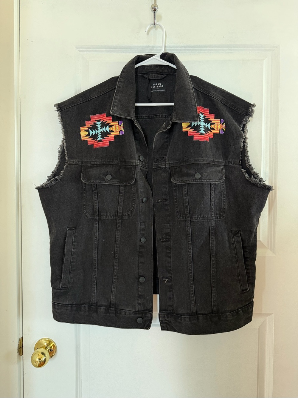 Urban Heritage Black Denim Vest Indigenous Graphic Cut Off Sleeveless Size Large
